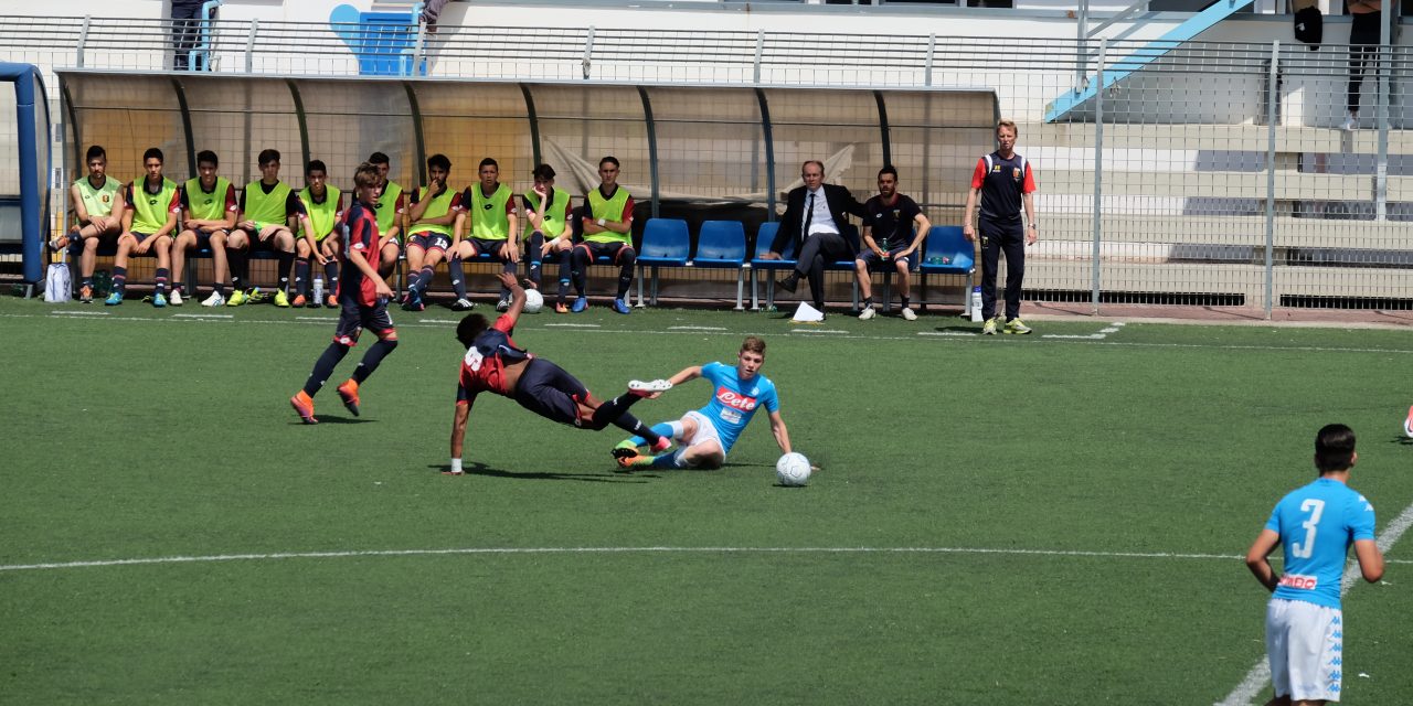 NAPOLI-GENOA: uno striscione “accoglie” 3 scugnizzi! (U15)