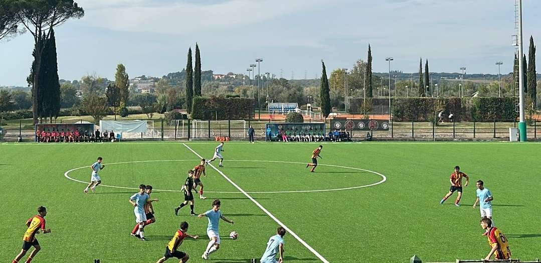 CAOS nel Lazio! L’arbitro indica il rigore, poi…