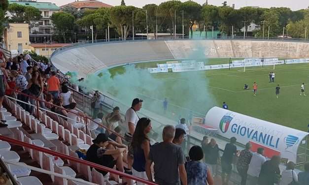 GIOVANILI – Urla, BOTTE e PANICO a Modena: arbitro sospende la gara!